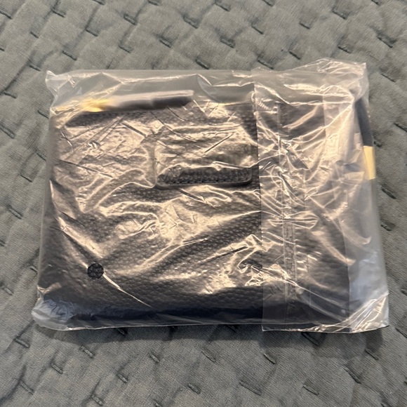 Pom Pom Chelsea Coin Leather Purse with Gold Accents - Picture 3 of 5